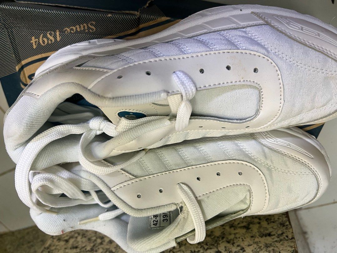 Bata White Shoes Men s Fashion Footwear Casual shoes on Carousell