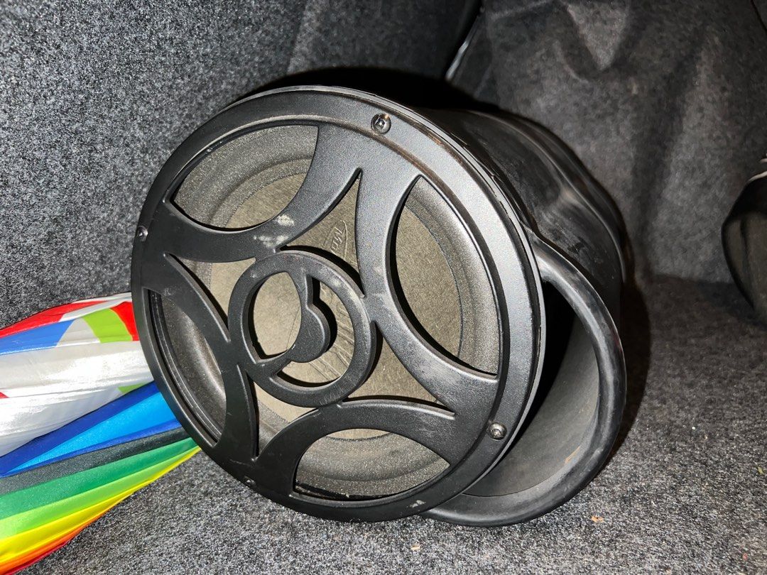 Bazooka subwoofer and 4 channel amplifier, Car Accessories, Accessories
