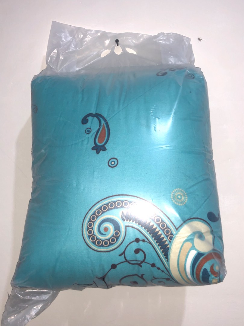 HARGA PAS ONLY, Bed cover only siap pakai sudah laundry, Perabotan