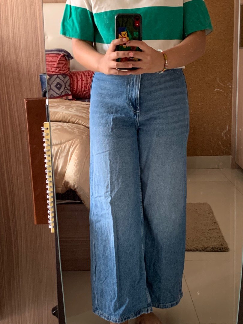 Bershka culotte jeans Fesyen Wanita Pakaian Wanita Bawahan di Carousell