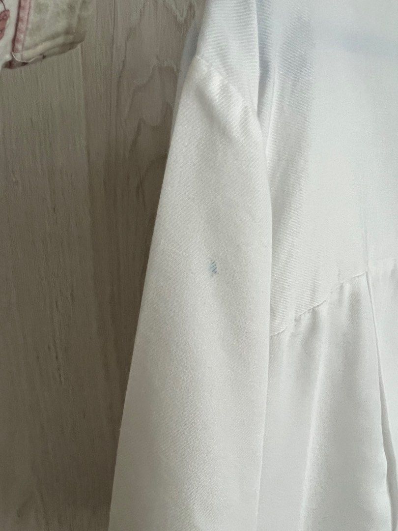 Bershka White Blouse (Category: Blouses) located in Makati City. Submitted by _ants (Listing ID 1207657823, Image 2). Description: Bershka blouse Fits S-M Note: minor stain at the back, not super noticeable Rfs: making soace.