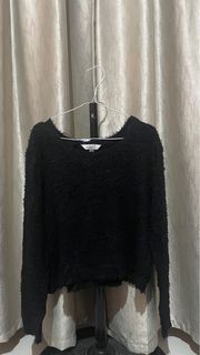 black hitam fuzzy crop bukan hnm uniqlo stradivarius bershka