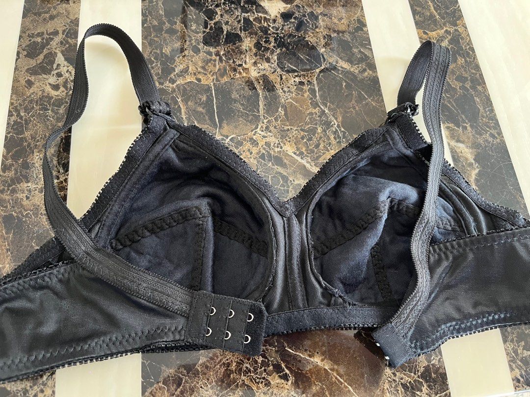 New Firence Black Bra (Size 38/85), Women's Fashion, New Undergarments &  Loungewear on Carousell