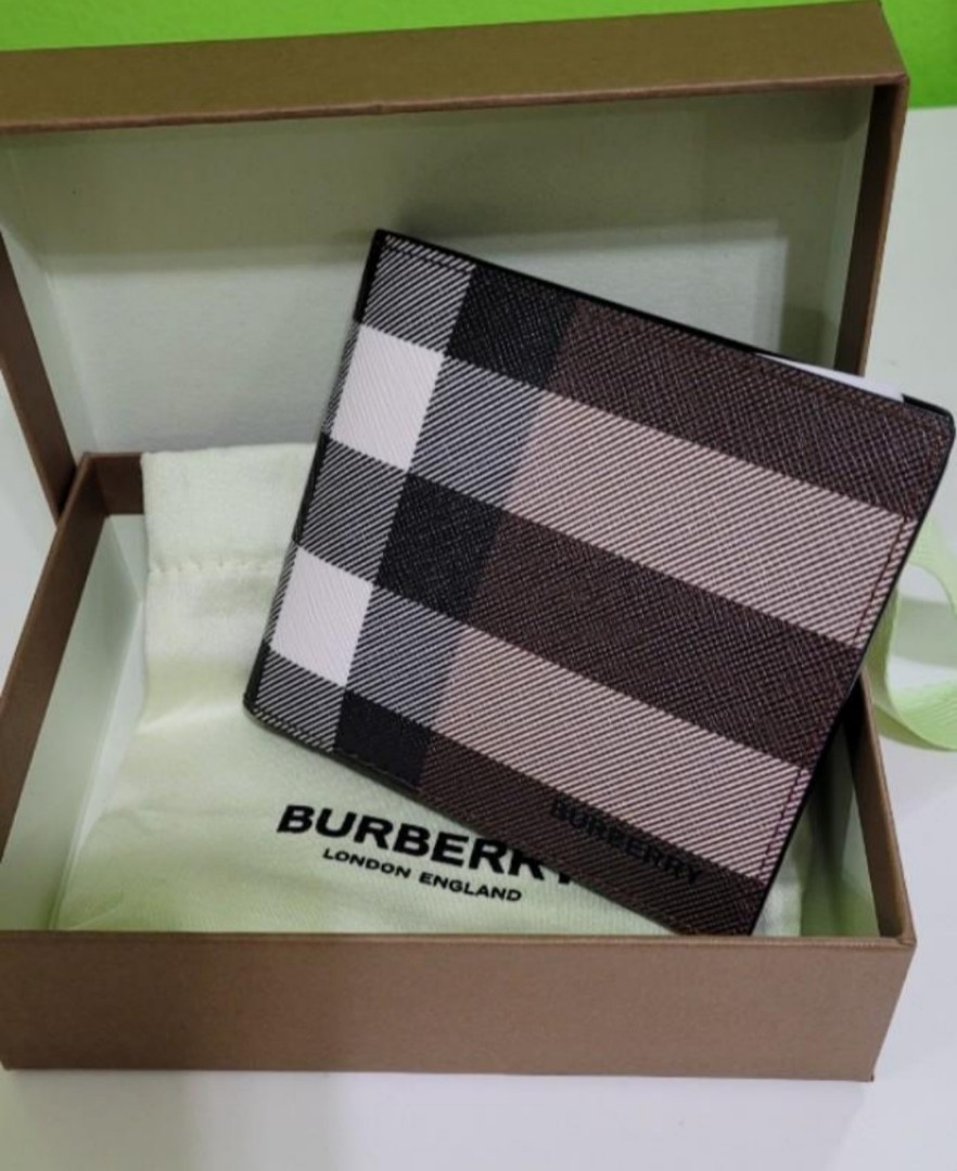 Burberry new design with resit, Men's Fashion, Watches & Accessories,  Wallets & Card Holders on Carousell