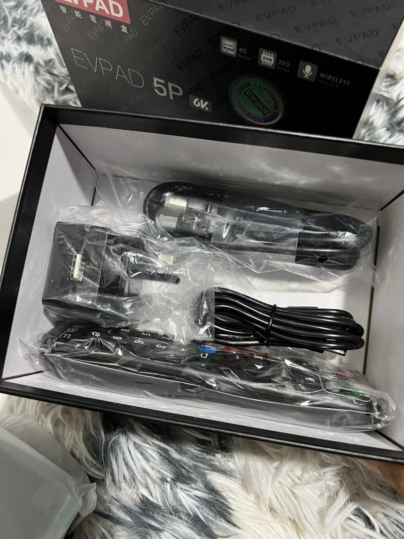 Car reverse sensor (Category: Cameras & Sensors) located in Singapore. Submitted by fahntay (Listing ID 1207794779, Image 3). Description: Brand new car reverse sensor With digital display.