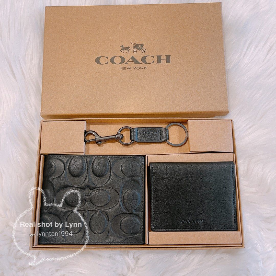 Coach Men Short Wallet Keychain Cardholder Set, Men's Fashion, Watches &  Accessories, Wallets & Card Holders on Carousell