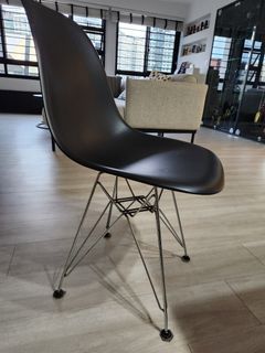 4 pieces of Dining chair at $25 total