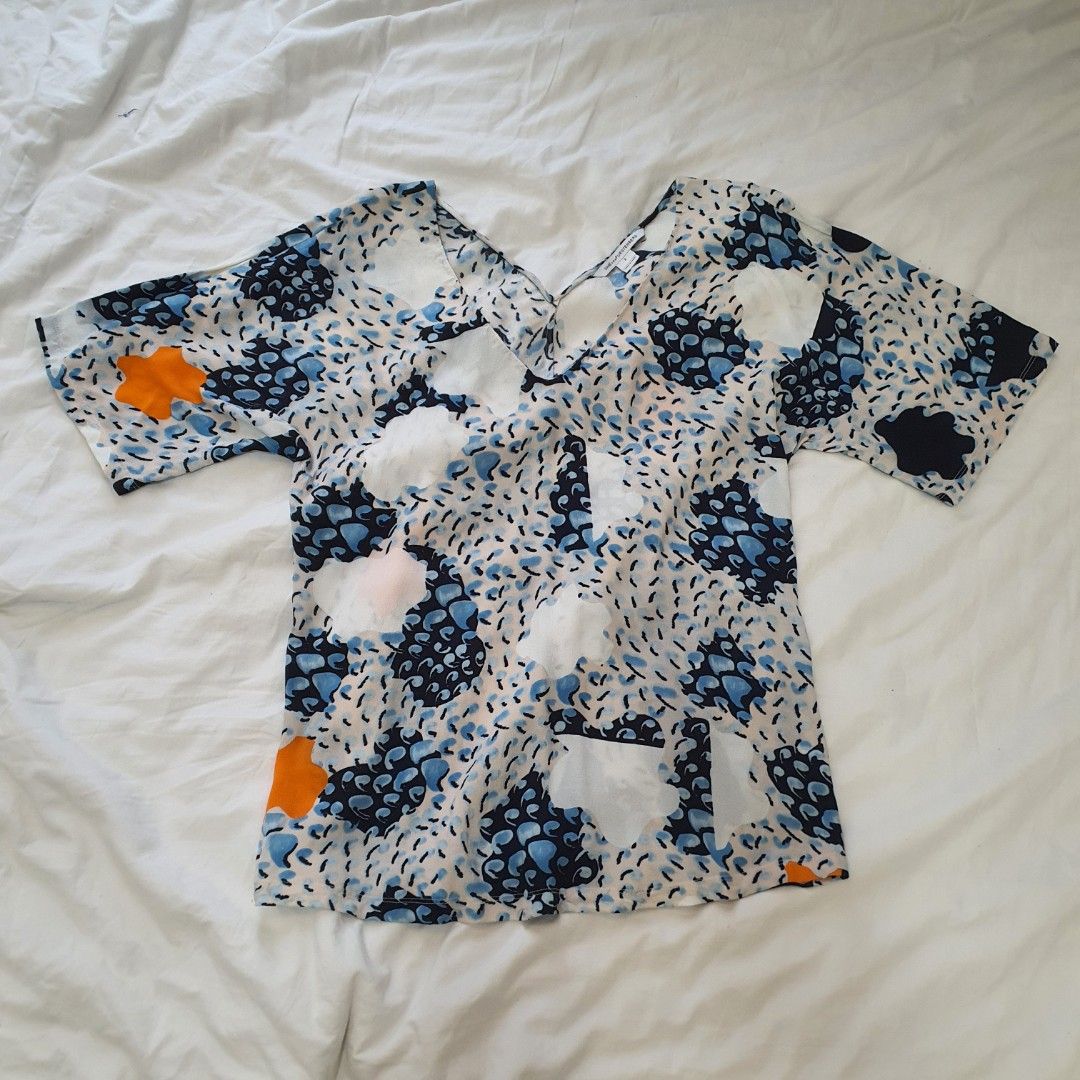 DVF top (Category: Blouses) located in Singapore. Submitted by micoair (Listing ID 1207729921, Image 1). Description: Purchased from Japan lightly used.
