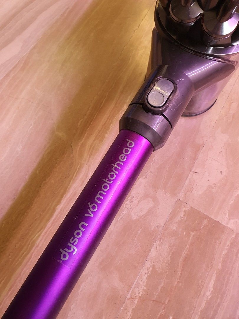 Dyson V6 motorhead, TV & Home Appliances, Vacuum Cleaner & Housekeeping