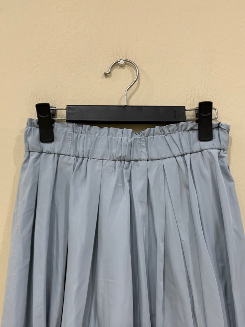 GU skirts, Women's Fashion, Bottoms, Skirts on Carousell