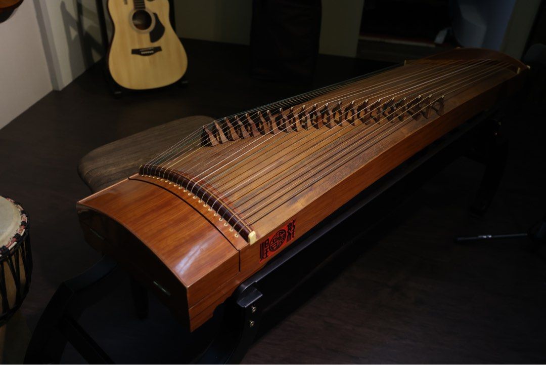 Guzheng Dunhuang rhymebrand, Hobbies & Toys, Music & Media, Musical