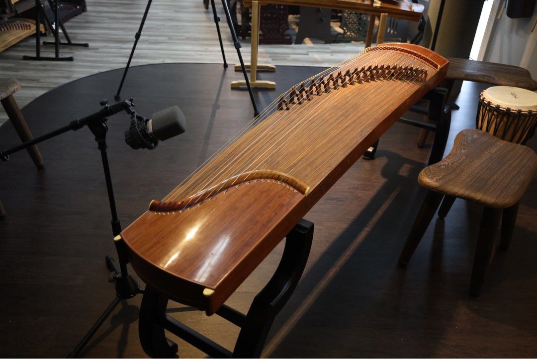 Guzheng Dunhuang rhymebrand, Hobbies & Toys, Music & Media, Musical