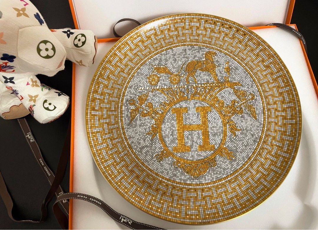 Hermes plate 32cm, Furniture & Home Living, Kitchenware & Tableware