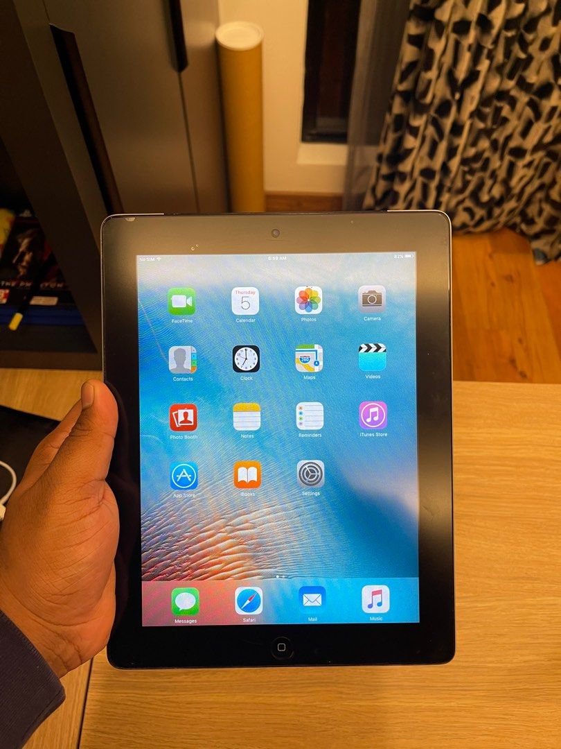 iPad 2 (Category: iPad) located in Klang. Submitted by srirambo21 (Listing ID 1207831751, Image 1). Description: It is in a good condition. Finding for a new owner. No case No box No charger Only cable available .