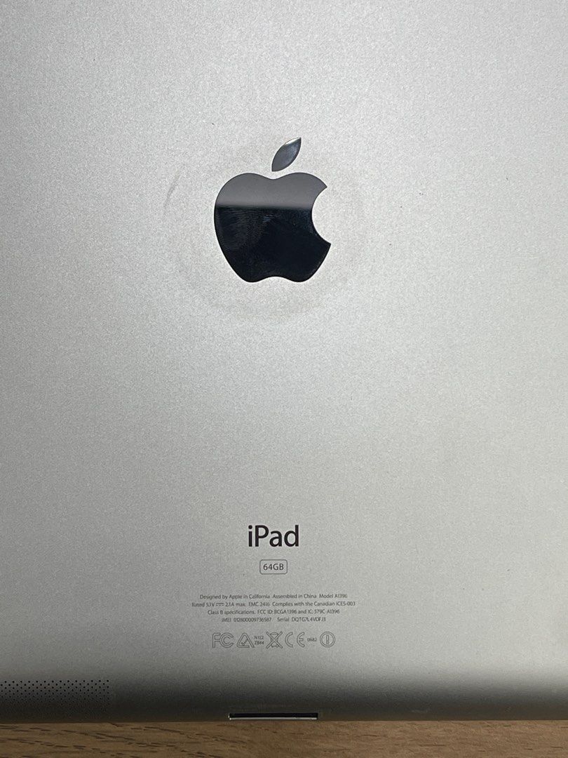 iPad 2 (Category: iPad) located in Klang. Submitted by srirambo21 (Listing ID 1207831751, Image 3). Description: It is in a good condition. Finding for a new owner. No case No box No charger Only cable available .