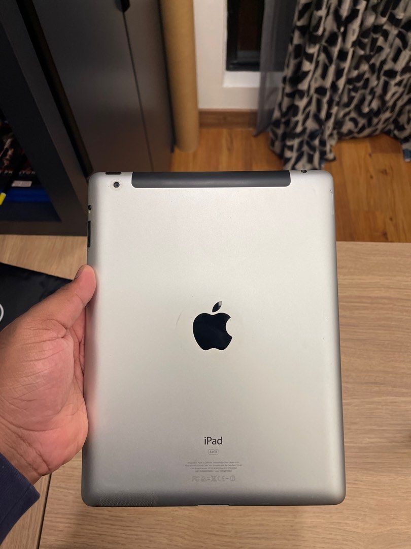 iPad 2 (Category: iPad) located in Klang. Submitted by srirambo21 (Listing ID 1207831751, Image 2). Description: It is in a good condition. Finding for a new owner. No case No box No charger Only cable available .
