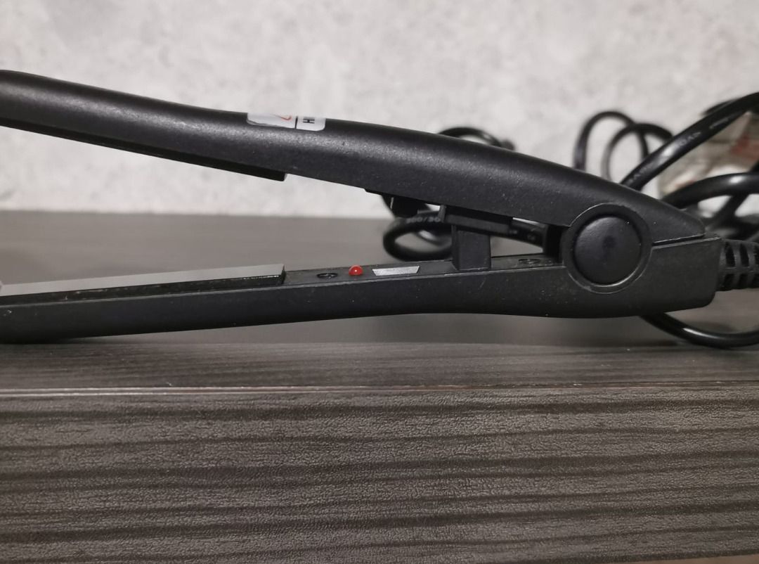 JOSE EBER MINI HAIR STRAIGHTENER, Beauty & Personal Care, Hair on Carousell