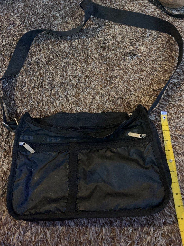 LeSportsac original 2 compartment expandable sling bag, Men's Fashion