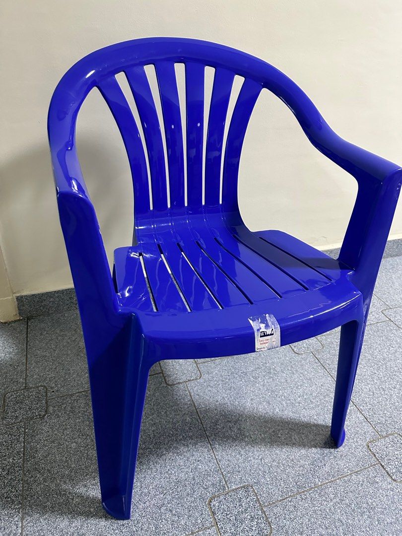 Light and durable plastic chair., Furniture & Home Living, Furniture