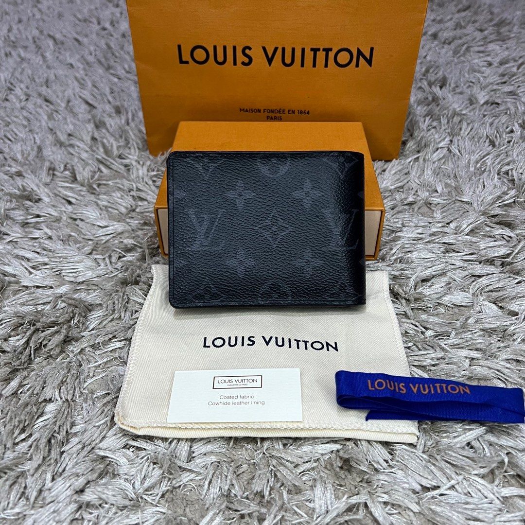 Louis vuitton maison fondee en 1854 paris, Fesyen Pria, Tas & Dompet ,  Dompet di Carousell