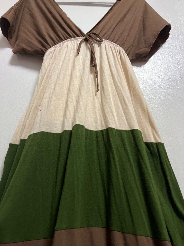 Low Neckline Midi Casual Dress (Category: Dresses) located in Pasay City. Submitted by cheerspeachy (Listing ID 1207849811, Image 3). Description: Perfect as summer / beach outfit.