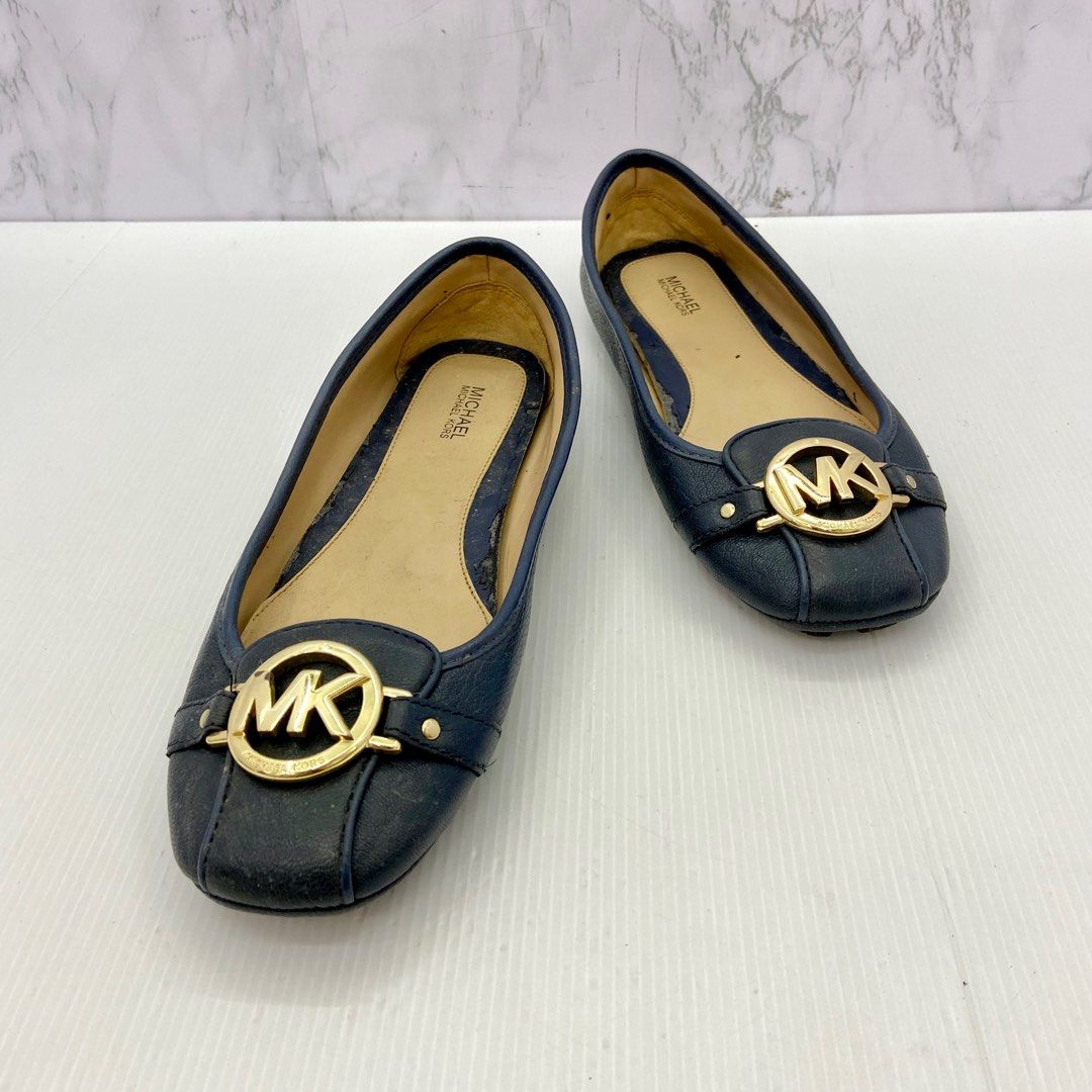 Michael kors navy on sale pumps