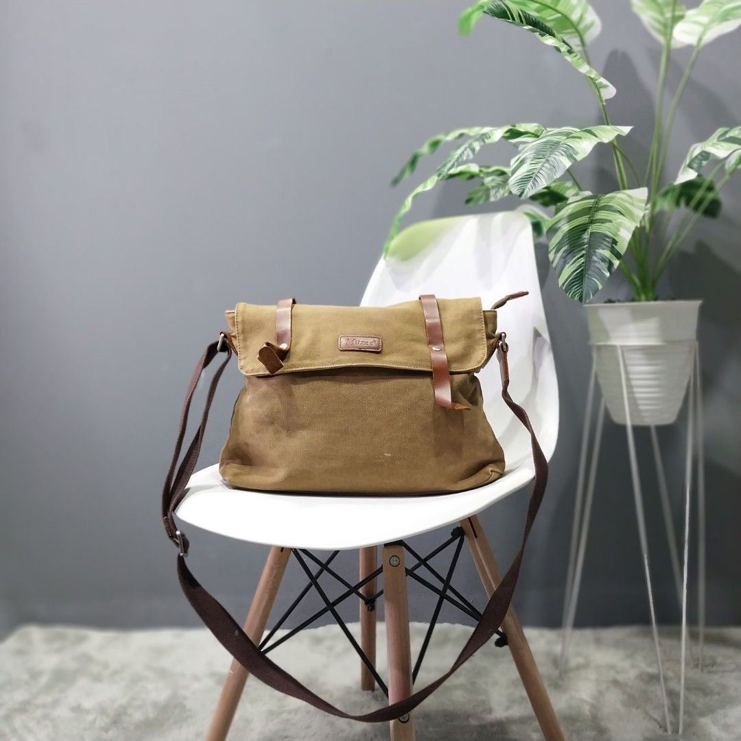 Muzee shop sling bag