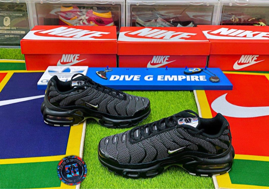 Nike air max deals plus black/black/metallic silver