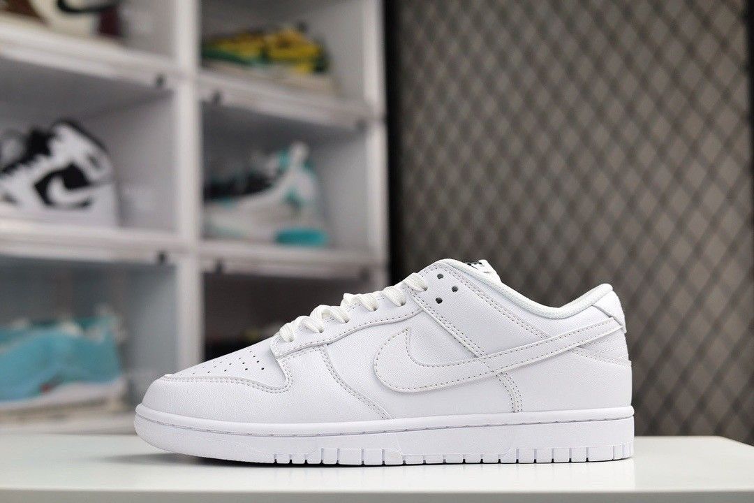 All white sb discount dunks