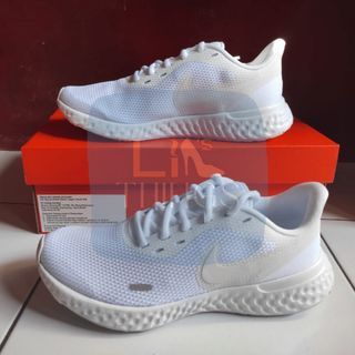 Nike Sepatu Lari Revolution 5 putih wanita