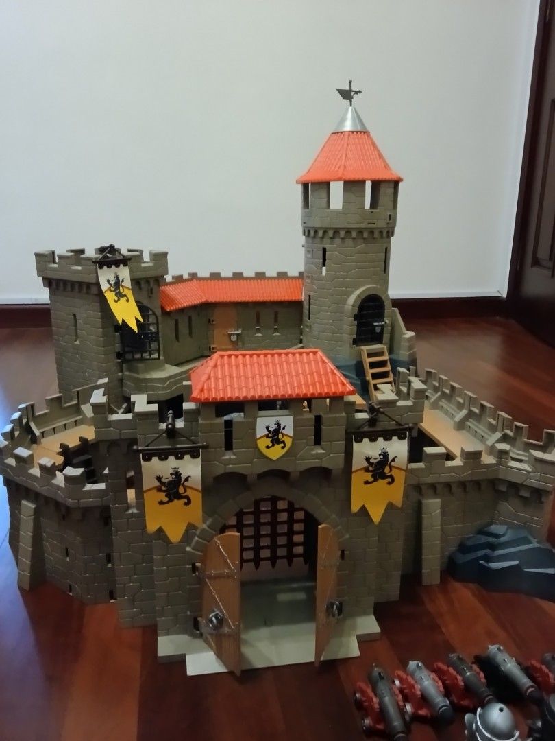 4865 Knights Lion Knights Empire Castle (great condition)💥💥💥, Hobbies & Toys, Toys Games on Carousell