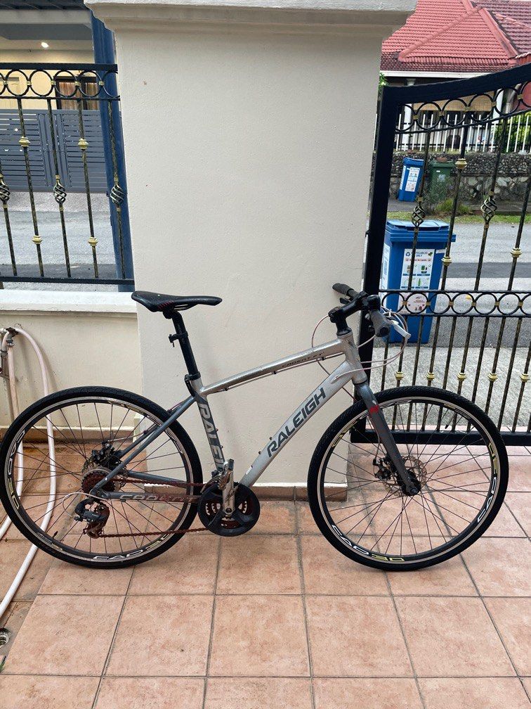 Raleigh cadent store 1 hybrid bike