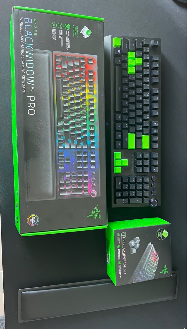 Razer BlackWidow V3 Pro Wireless Mechanical Keyboard + keycaps
