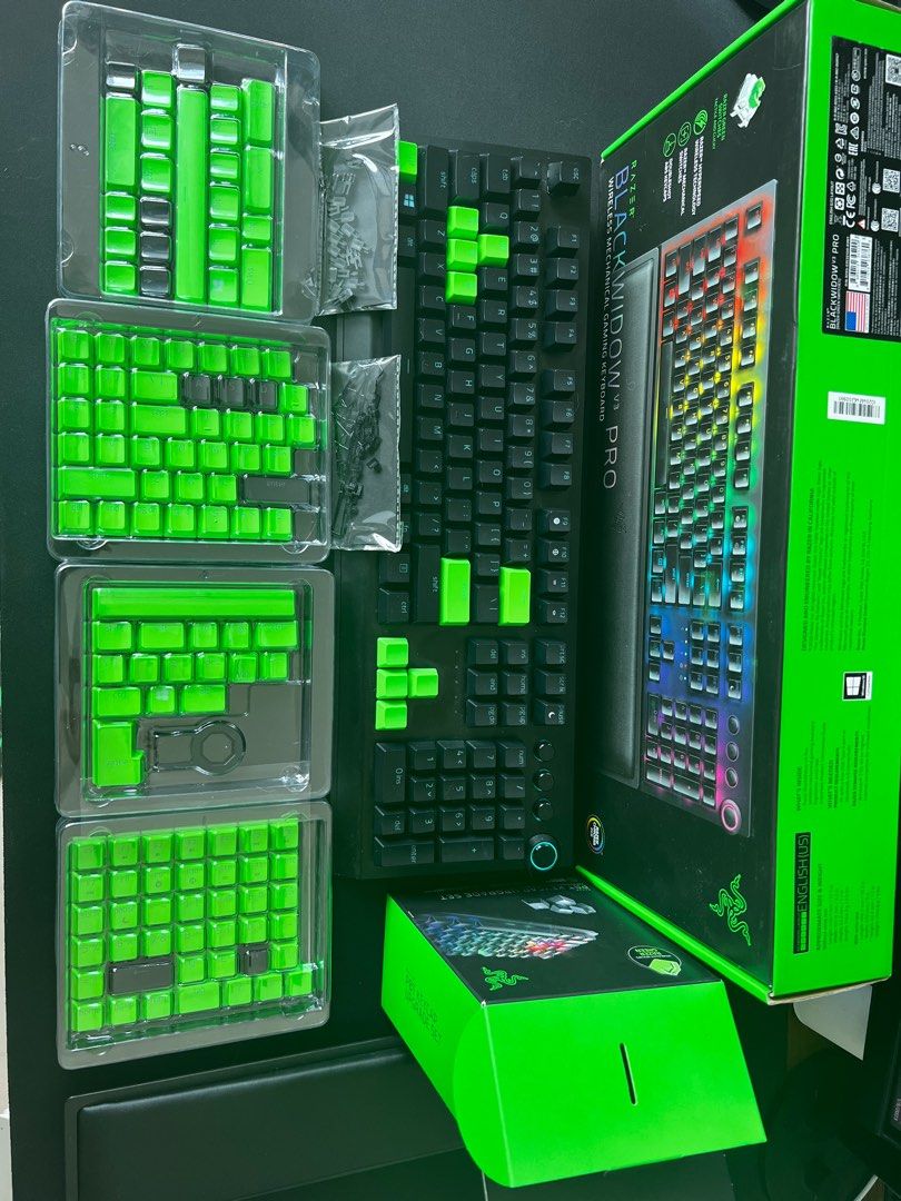 Razer BlackWidow V3 Pro Wireless Mechanical Keyboard + keycaps