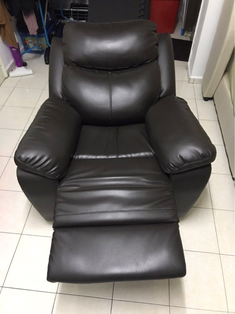 Second hand black hotsell leather recliner chair