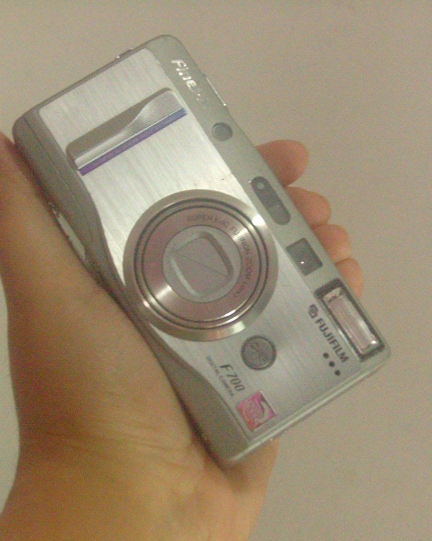 SAMSUNG NV10 RARE DIGICAM WITH DATE STAMP & SMART TOUCH BUTTONS