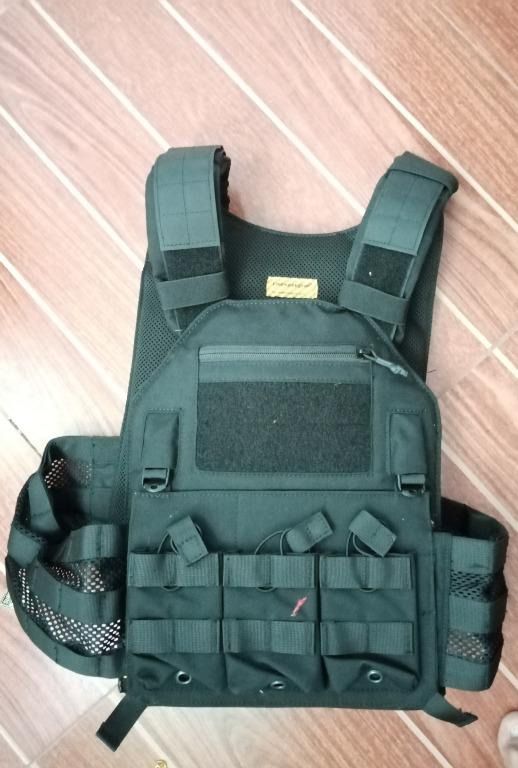 SELLING BRAND NEW Emersongear 420 Plate Carrier Color Black [Triple