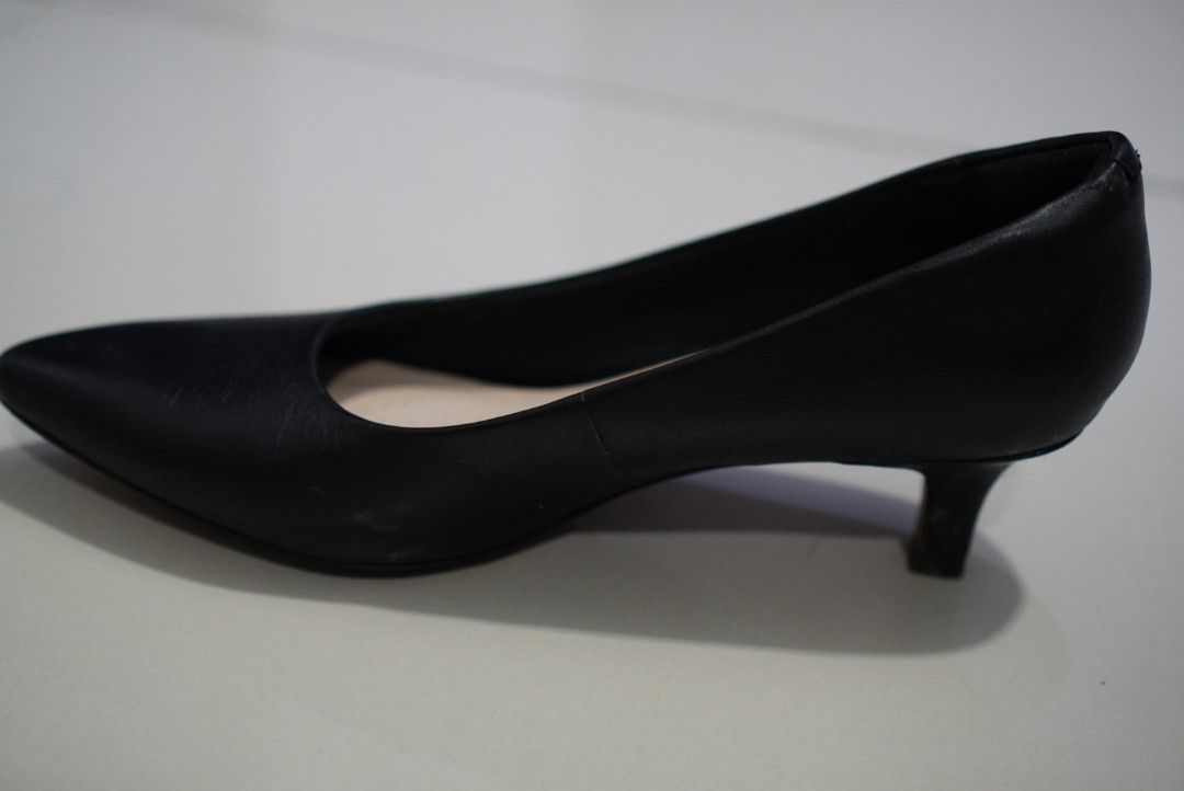 Sepatu clarks heels, Fesyen Wanita, Sepatu di Carousell
