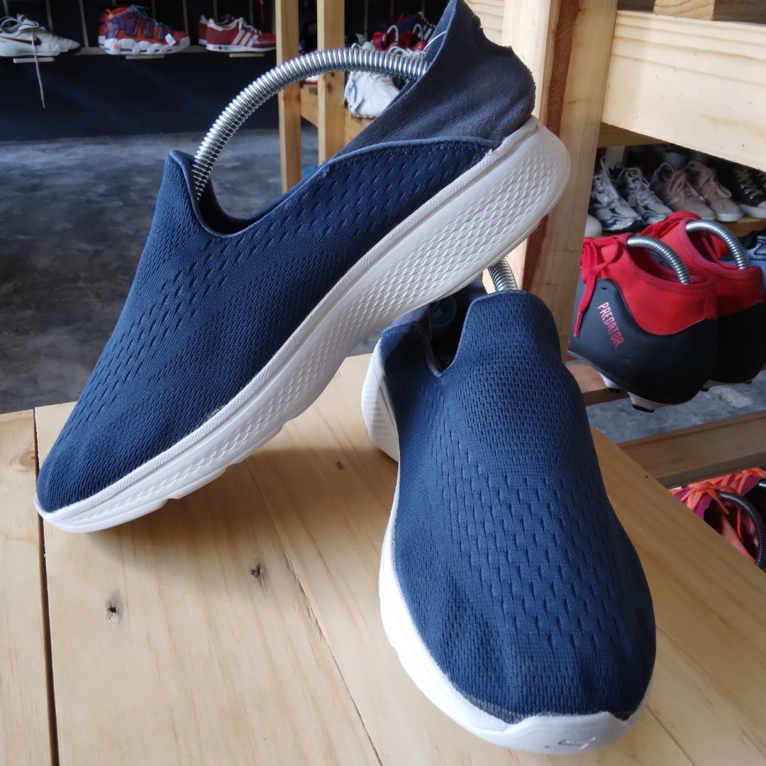 54684 skechers deals