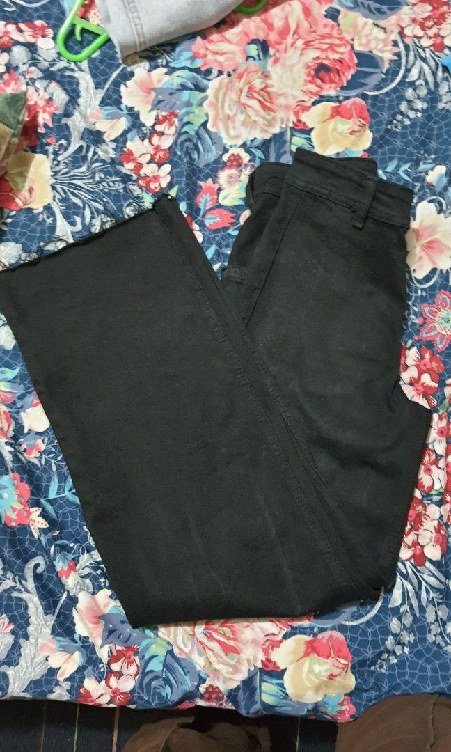 Stradivarius Seamless Twill Culottes (highwaist), Women's Fashion, Bottoms,  Jeans on Carousell