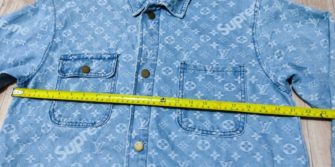 Washed Denim Barn Jacket Louis Vuitton x Supreme - Size 48 - Blue