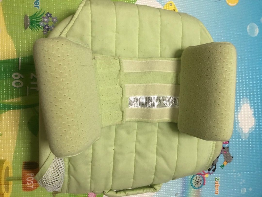 The First Years Deluxe Close & Secure Sleeper With Airflow Positioner