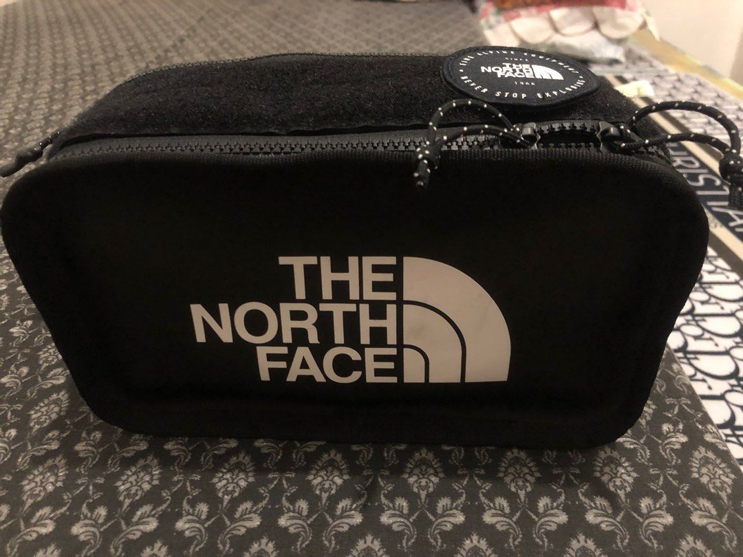 The North face belt bag.. original price 11500, Men's Fashion, Bags