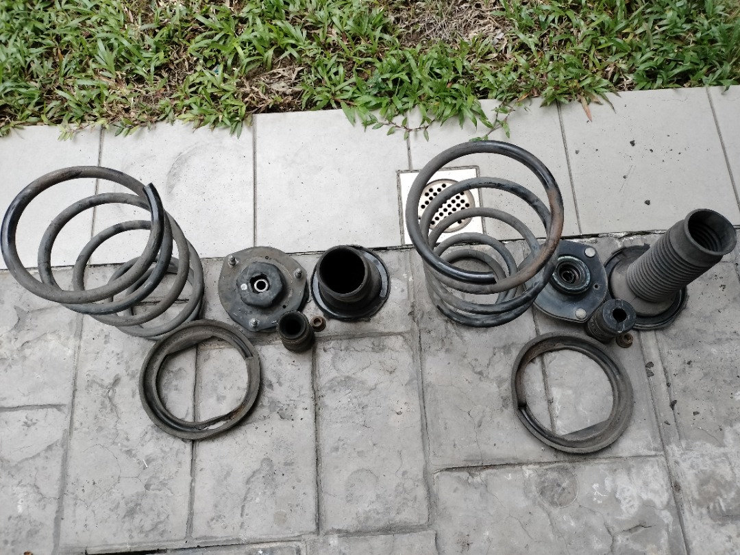 Toyota Harrier ACU30 Front Absorber Spring + Mounting Bearing