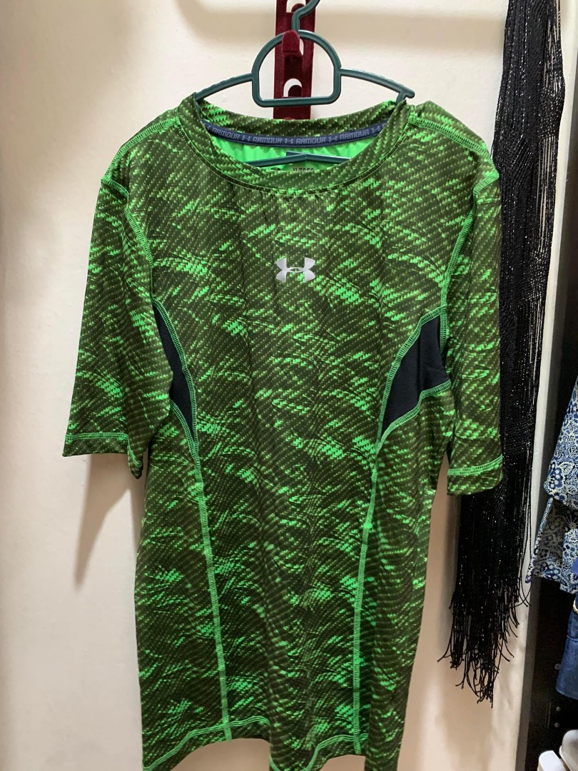 Men's under armour heat gear loose shirt discount