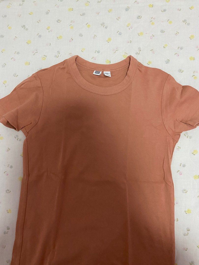 Uniqlo T-Shirt (Category: Tshirts & Polo Shirts ) located in Cainta. Submitted by mc.closet (Listing ID 1207770860, Image 1). Description: - barely used, relatively new - rfs: decluttering.