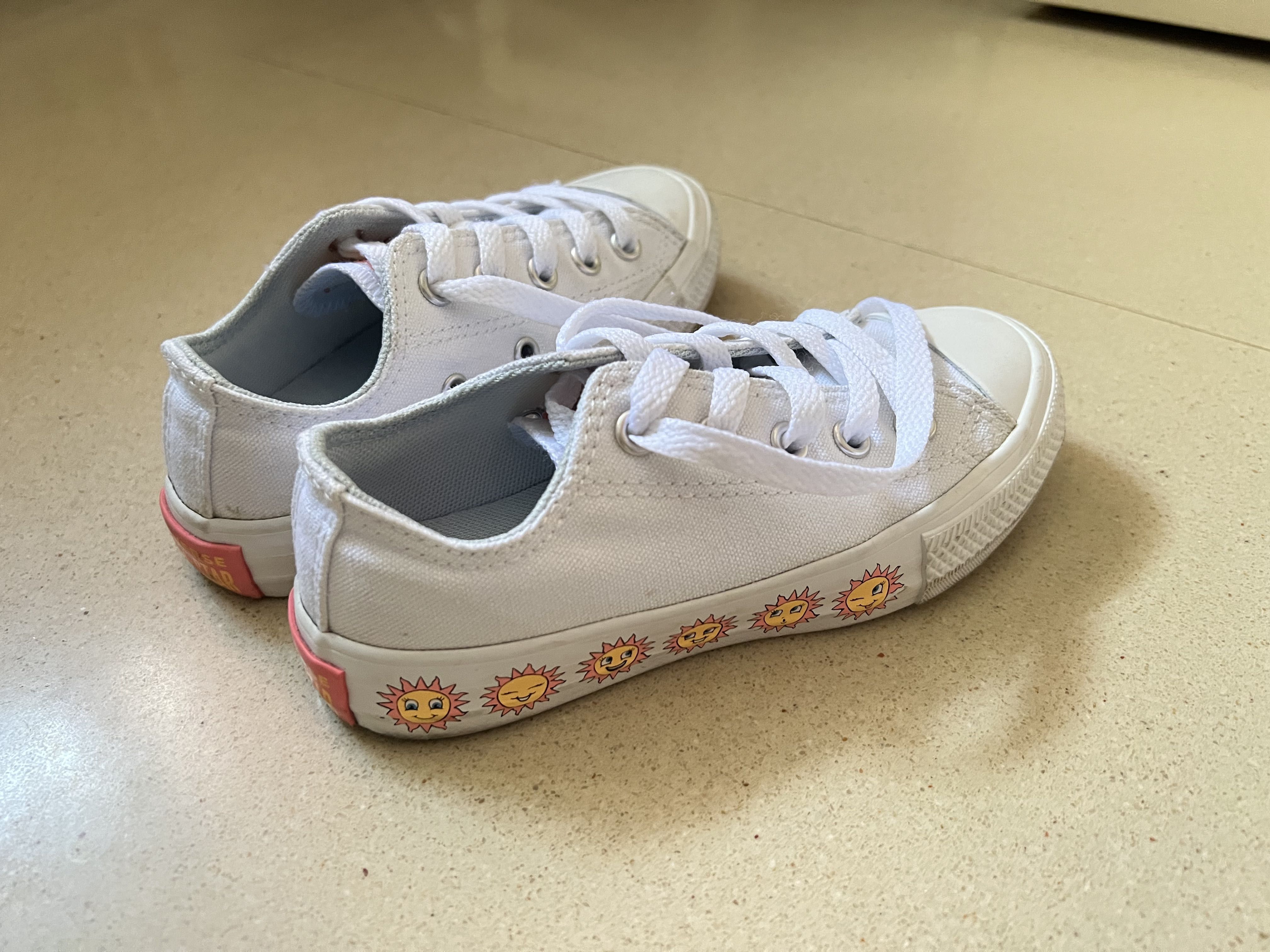 Chucks hotsell for kids