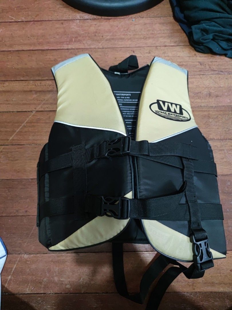 Voyage Life Jacket (Category: Other Sports Equipment and Supplies) located in Manila. Submitted by famph (Listing ID 1207750636, Image 3). Description: .