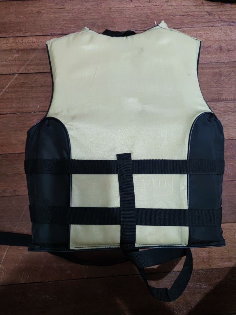 Voyage Life Jacket (Category: Other Sports Equipment and Supplies) located in Manila. Submitted by famph (Listing ID 1207750636, Image 2). Description: .