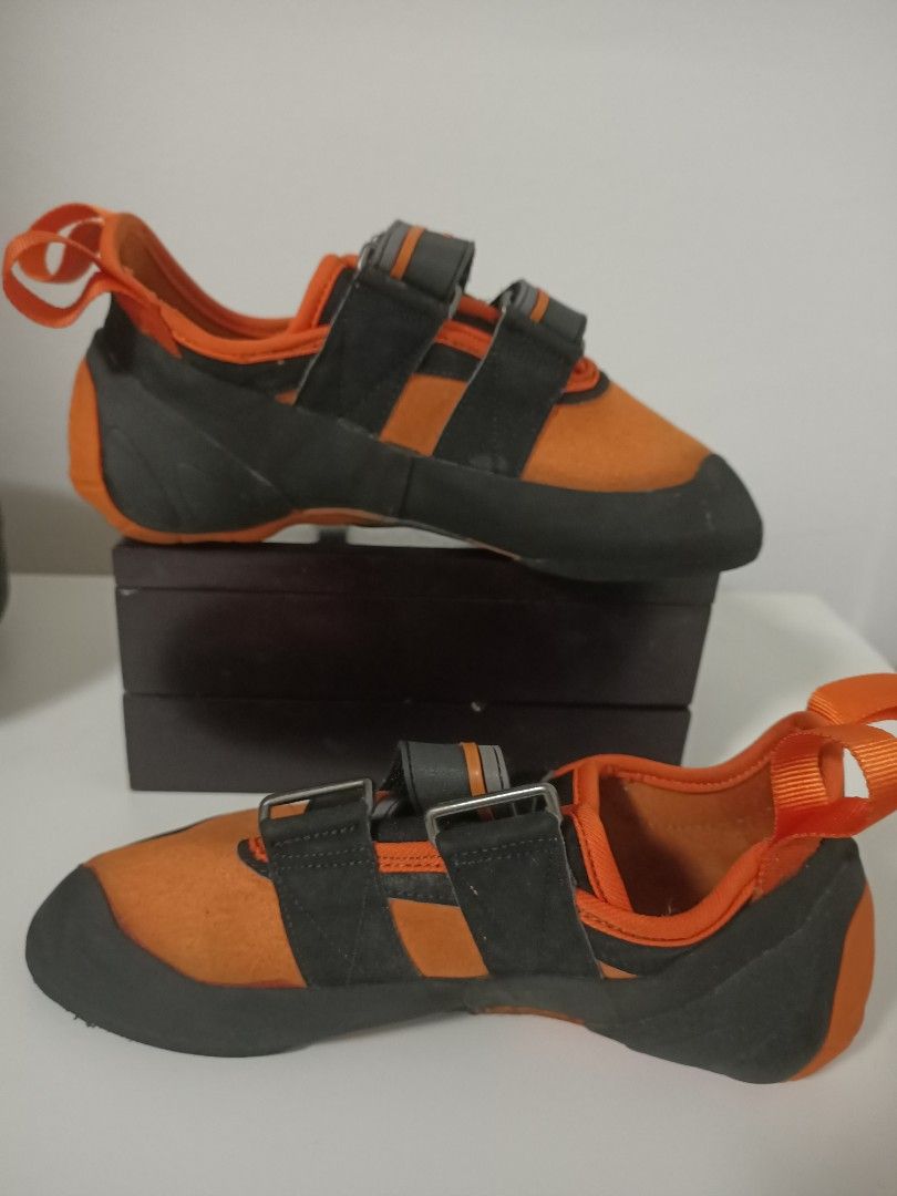 Wall climbing shoes, Sports Equipment, Other Sports Equipment and